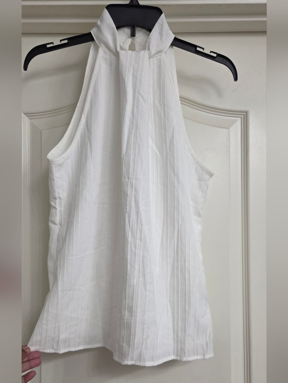 Sleeveless Halterneck White Blouse - Picture 2 of 7